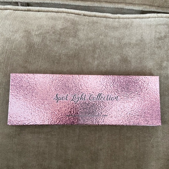 Pinky Rose Center Stage Eyeshadow Palette - Picture 4 of 4